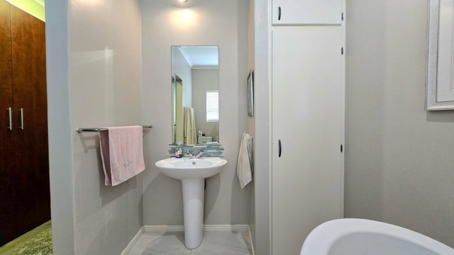 4 Bedroom Property for Sale in Kleinbaai Western Cape